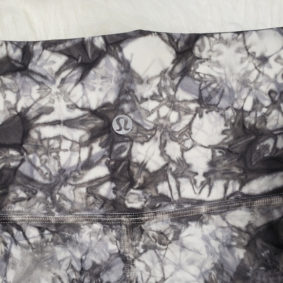 NWT Lululemon Wunder Under High Rise 28" (8) - Picture 5 of 5